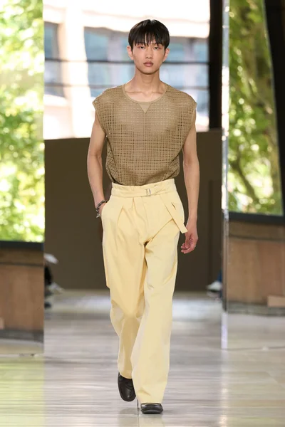 Look 27